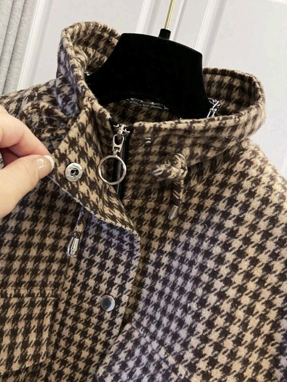 Women's Short Houndstooth Print Woven Jacket, Stand Collar Long Sleeve Zip Up - Picture 3 of 5